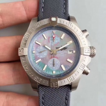 Replika Breitling Avenger Bandit E13338310/M534/253S/E20DSA.2 gezeigt in Mutter Titan madrepole