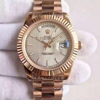 Replik-Uhr Rolex Day-Date 40 228235 40MM Roségold Silber Streifen-Zifferblatt